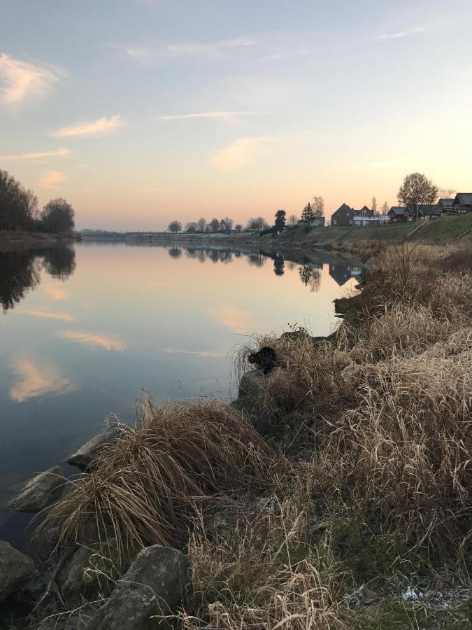 Ons Maashuisje Maaseik Exteriör bild