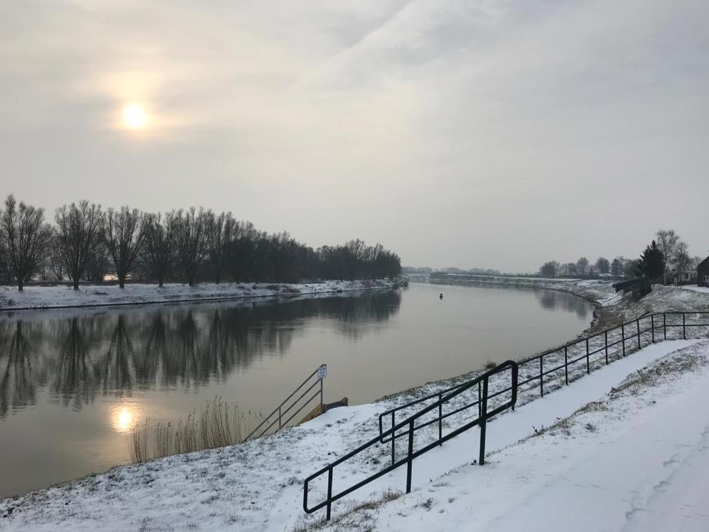 Ons Maashuisje Maaseik Exteriör bild